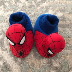 SALE🔥🔥 Toddler Boy Spider-Man Slippers (Size 7/8)